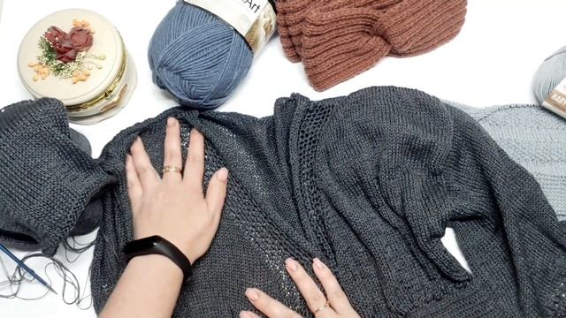 Насолоджуюся процесами.В'яжу пляжний халат з бобінної пряжі. Простий, але красивий пледик спицями