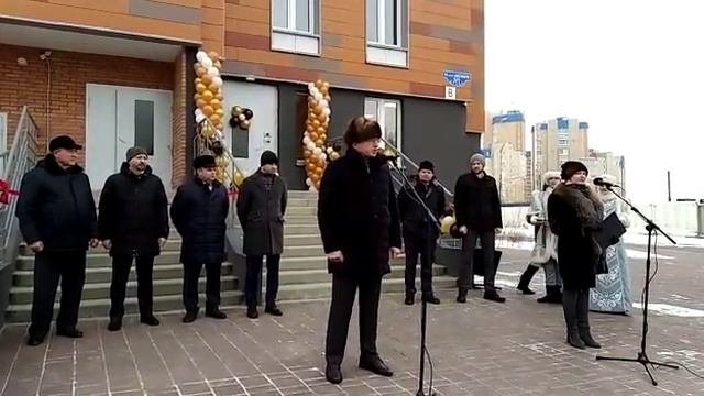 Губернатор вручил ключи от квартир обманутым дольщикам на Левом берегу