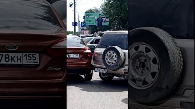 Авария в Омске на Амурской улице