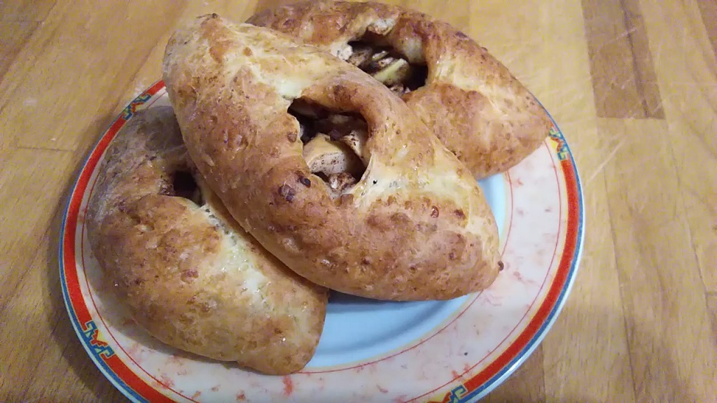 Печем из творожного теста пирожки с яблоком.mp4