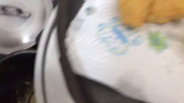 Focaccine fritte con farina di granturco e farina di grano duro e farina di grano tenero.