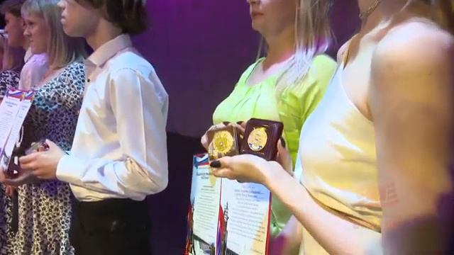 111 медалей За особые успехи в обучении получили выпускники школ Братска