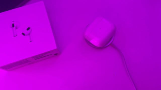 Чем отличается зарядный кейс от AirPods 3 модель A2566 от A2897?