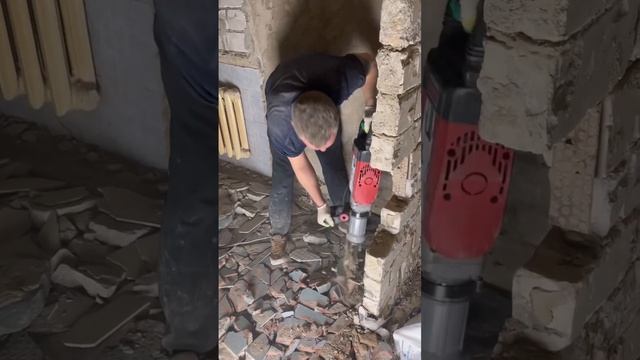 Демонтаж плитки стяжки и бетона с помощью отбойника 40дж