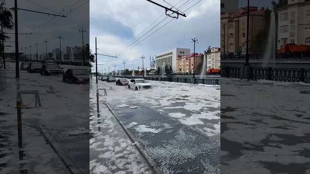 Сугробы, ледоход прямо на дороге и крупный град: конец июля в Казани выдался нетипичным