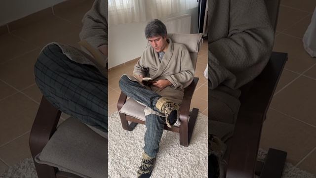 Ты зачем надел дырявые носки?  #Shorts #юмор #ирония #семья