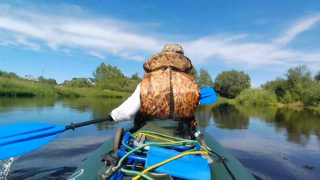 Июнь, речка и весло