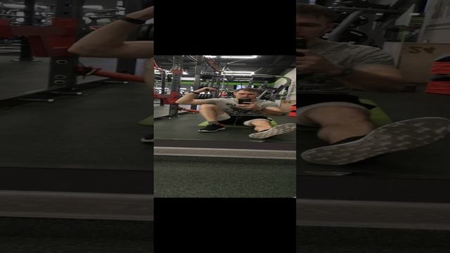 В спортзале!