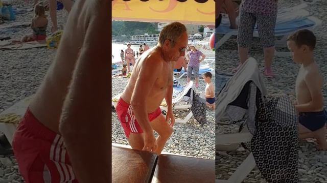 Оригинальная утренняя гимнастика: мастер-класс массажиста