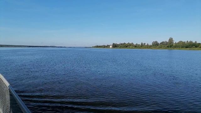 Виды с парома на п. Красный Профинтерн и замок Понизовкина у снято 03.08.2024г