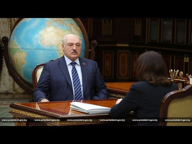 Лукашенко Кочановой: "Что тут у нас плохо???"