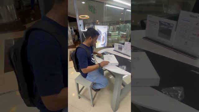 Macbook Air m2 8GB RAM & 512 GB SSD