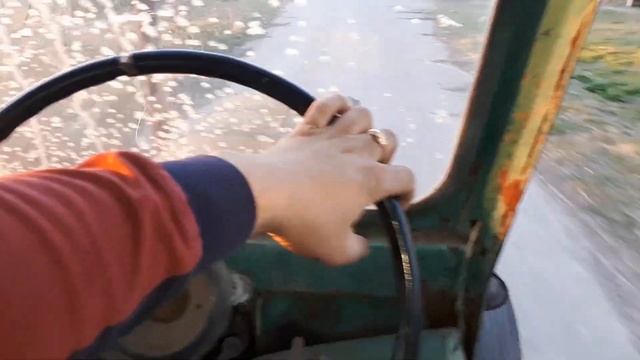 Заводим старенький Т-40.Посадка картошки .