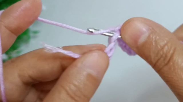 you should learn this! I couldn't believe the technique in this crochet stitch.