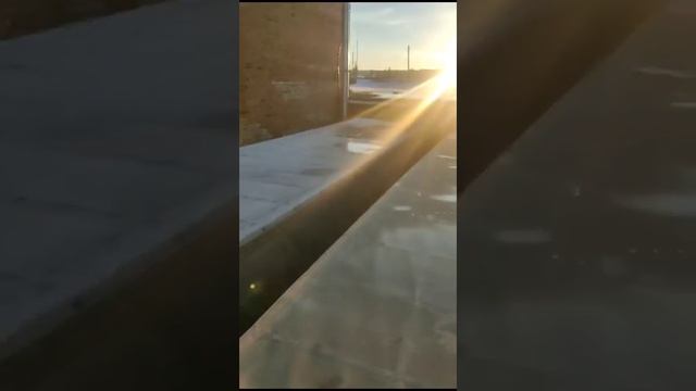 почистил крышу прицепа. подготовка к рейсу.