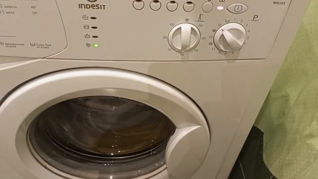 Обзор стиральной машины Indesit wisl 103 при стирке и отжиме
