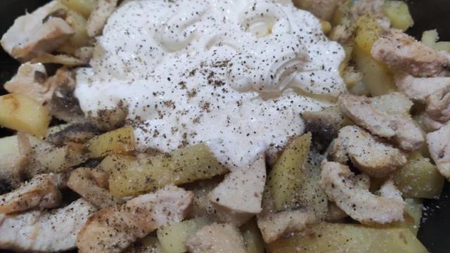 Открытый пирог с курицей грибами и картофелем