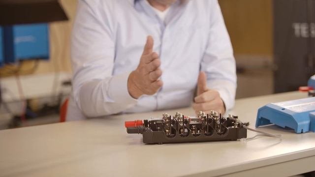 1 Of 3 - Explanation Of Victron Energy Lynx Distributor & Power In