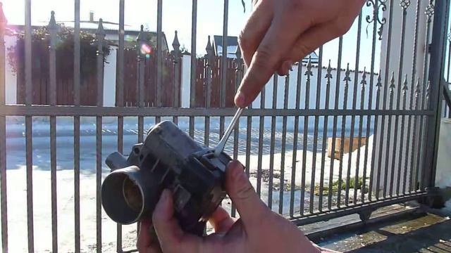 How to remove the Throttle Body Stepper Motor of a Fiat Linea 1.4 liters gas+LPG