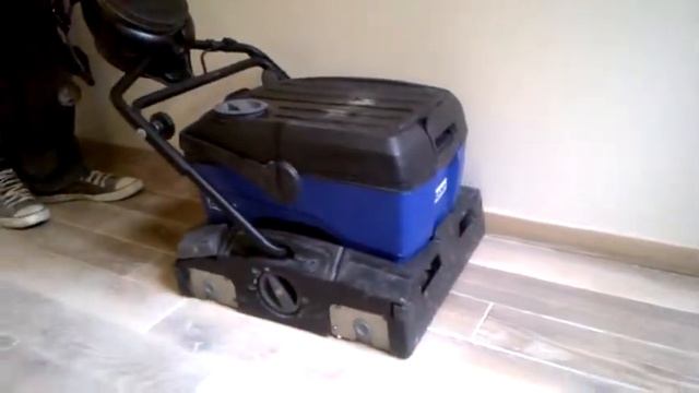 Bona deep clean system σε παρκε εσωτερικου χωρου