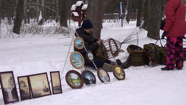 Вернисаж выходного дня в зимнем парке Кусково 2017