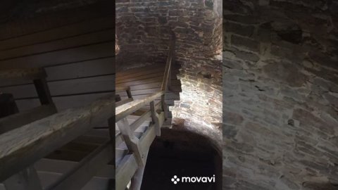 Две башни Изборской крепости - Колокольная изнутри и Луковка внешний вид на Жеравьей горе . Росси