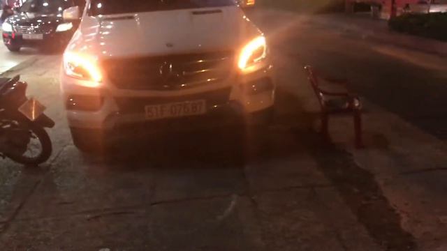 Test camera 360 độ OWIN cho Mercedes ML 250 CDI khi đi vào ngõ hẹp
