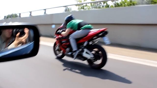 Honda CBR 600 RR vs BMW 740i [1080p]