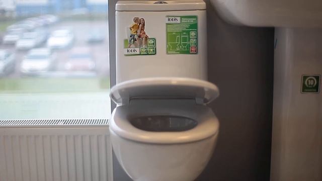 Функция Soft Close  в унитазах IDDIS®