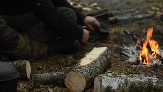 6 days solo bushcraft - canvas lavvu, bow drill, spoon carving, Finnish axe.mp4