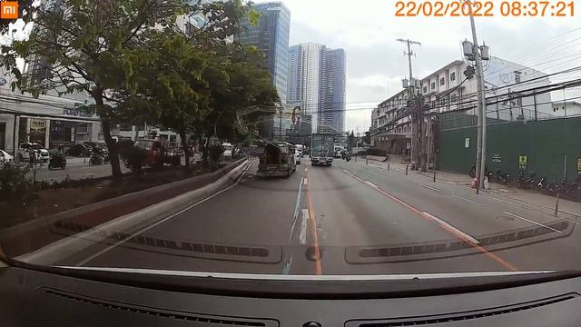 Starex C5 double hit-and-run accident by jeepney and truck