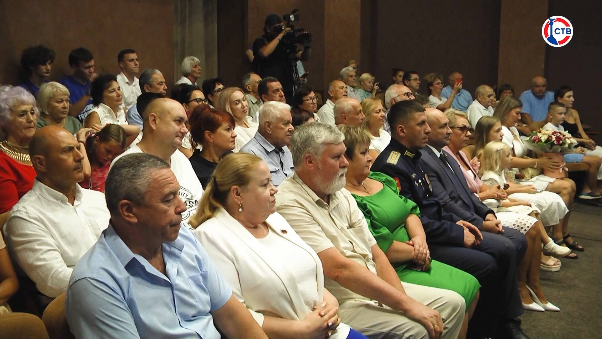 В Севастополе наградили 77 семей, проживших в браке более 25 лет
