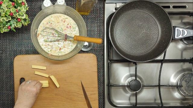 Омлет - рулет.  Очень вкусно и просто. Omelette roll. Very tasty and simple.