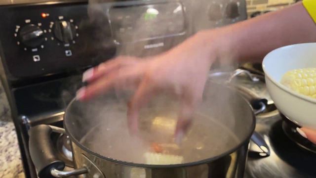 Caldo de bolas al estilo ecuatoriano