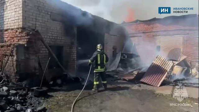 Мужчина пострадал в крупном пожаре в Ивановской области