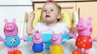 ✿ Peppa Pig Bath time СВИНКА ПЕППА купается в ванночке с семьей