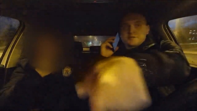 Сексуальная блонда мстит парню с таксистом