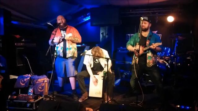the ukeboys - enter sandman ( ukulele cover Metallica )