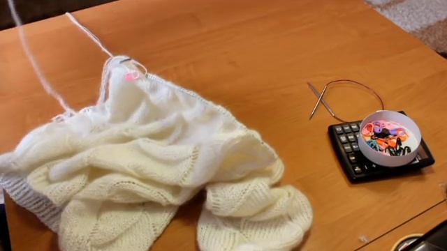 Как связать бесшовный свитер регланом снизу        How to knit a seamless raglan sweater from below
