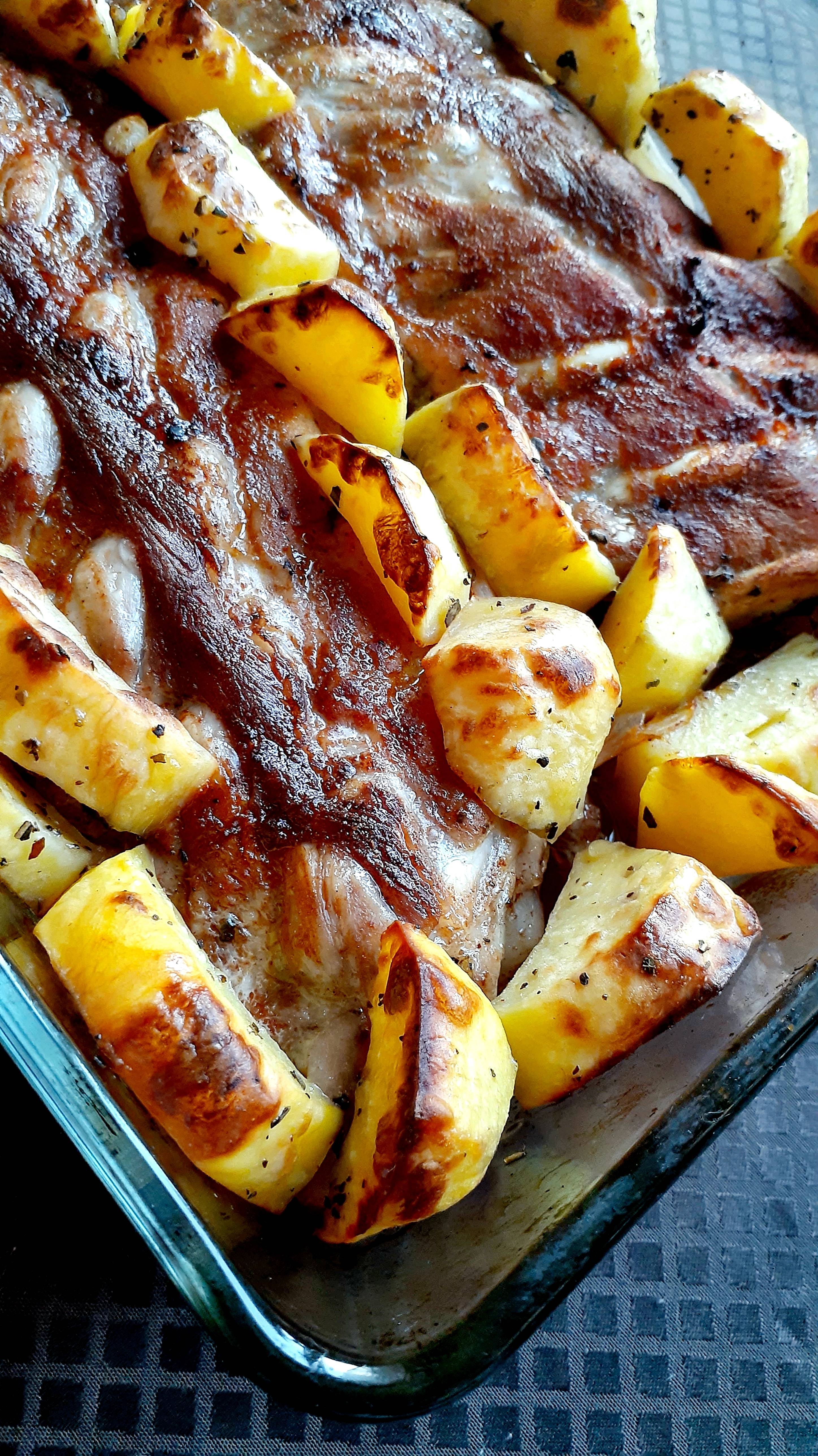 Свиные ребра с картофелем