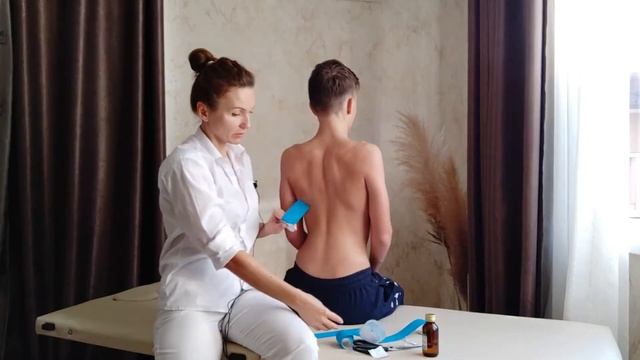 Тейпирование при сутулости детям.