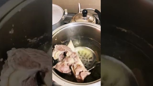Суп лапша. Очень вкусный и полезный. #shortvideo #short #вкусно #подпишись #ужин