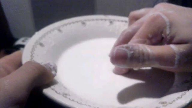Как сделать неньютоновскую житкость ?