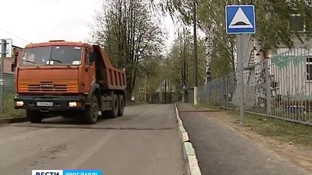 Неработающий башенный кран убрали от детского сада