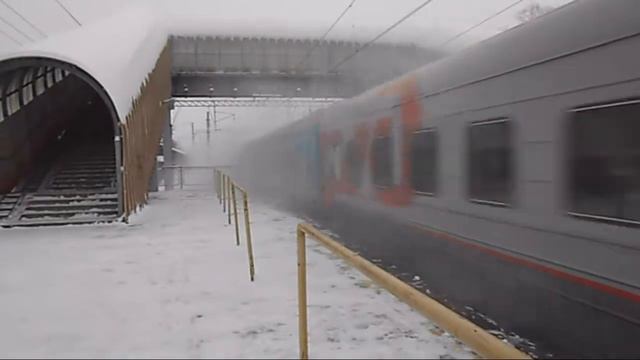 Электровоз ЧС6-028 с поездом №268 (Москва → СПб)