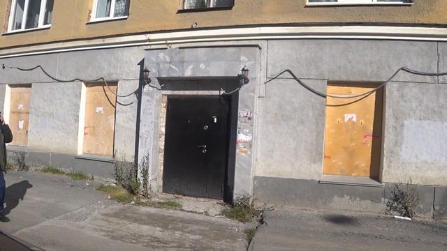 Ангелы и демоны в помещении бывшего суда