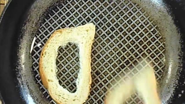 Гренки с яйцом / fried bread with egg