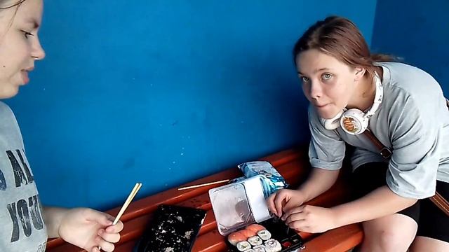 /Влог/не нормально одыкватный влог/прогулки/бисер/ночевка/гулянки/#кушаемсуши/ 1-4 августа/
