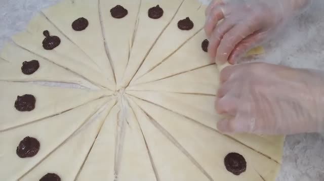 Хрустящие круассаны с шоколадом.
