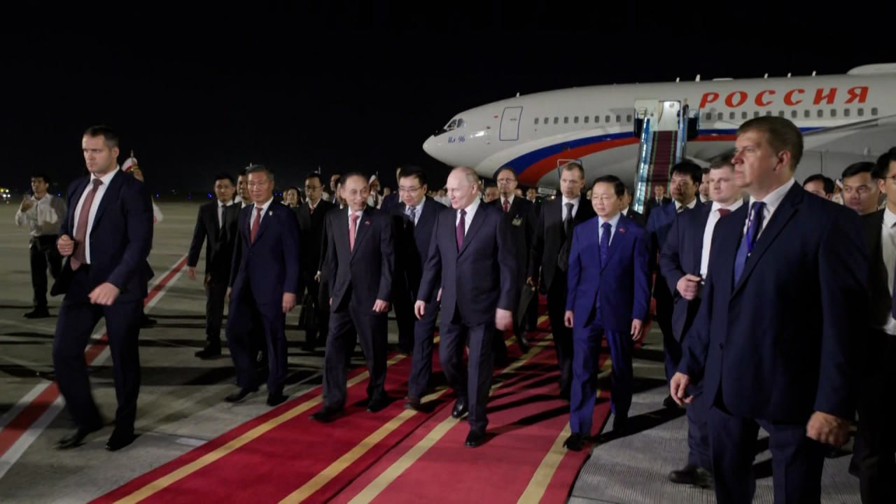 Путин прибыл с визитом во Вьетнам — видео